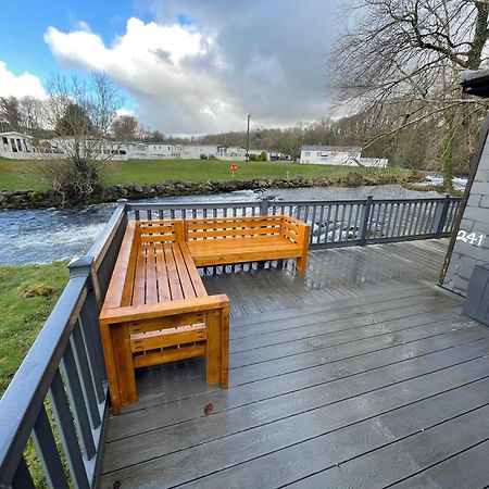 Stunning 3 Bed Riverside Cabin In Snowdonia Caeathro Exterior foto