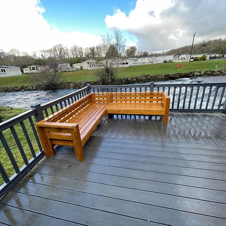 Stunning 3 Bed Riverside Cabin In Snowdonia Caeathro Exterior foto