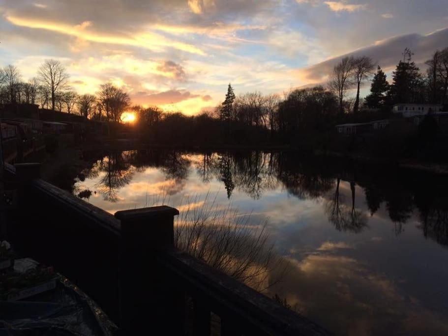 Stunning 3 Bed Riverside Cabin In Snowdonia Caeathro Exterior foto