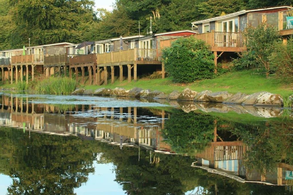 Stunning 3 Bed Riverside Cabin In Snowdonia Caeathro Exterior foto