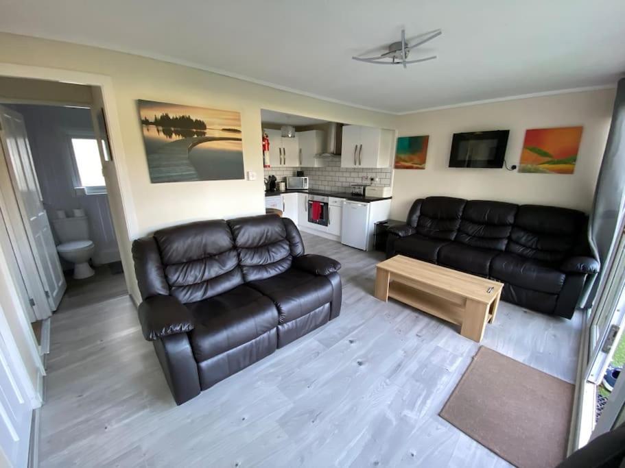 Stunning 3 Bed Riverside Cabin In Snowdonia Caeathro Exterior foto
