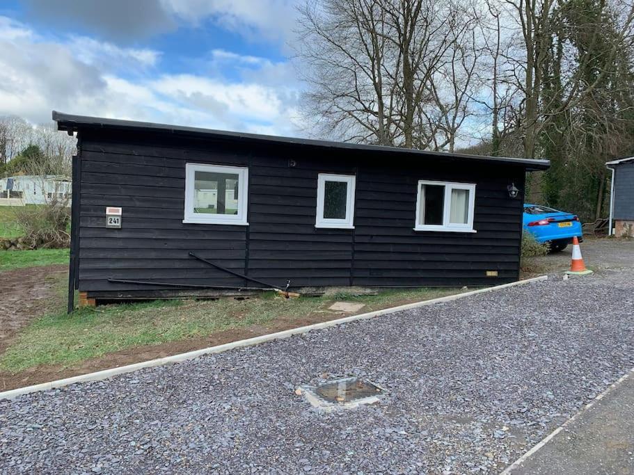 Stunning 3 Bed Riverside Cabin In Snowdonia Caeathro Exterior foto