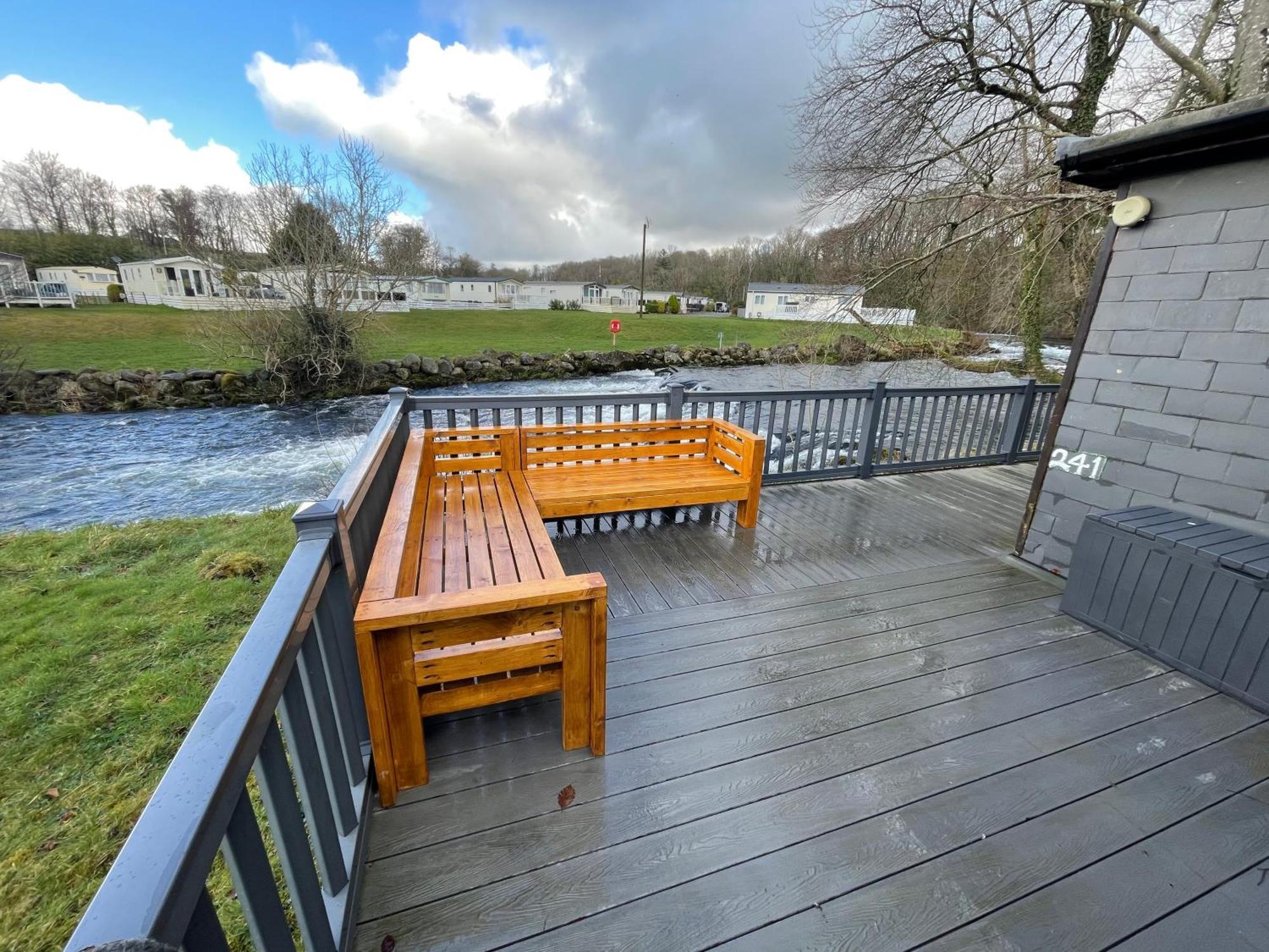 Stunning 3 Bed Riverside Cabin In Snowdonia Caeathro Exterior foto